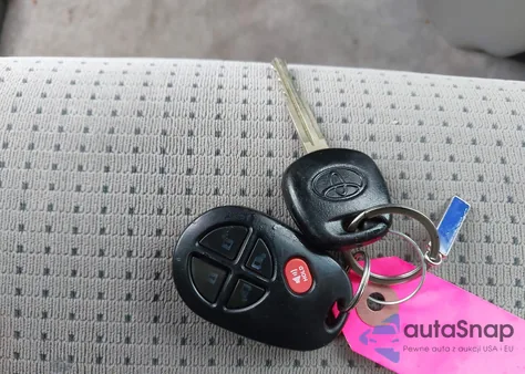 2010 Toyota Sienna Le from USA, damaged, VIN 5TDKK4CC1AS303576